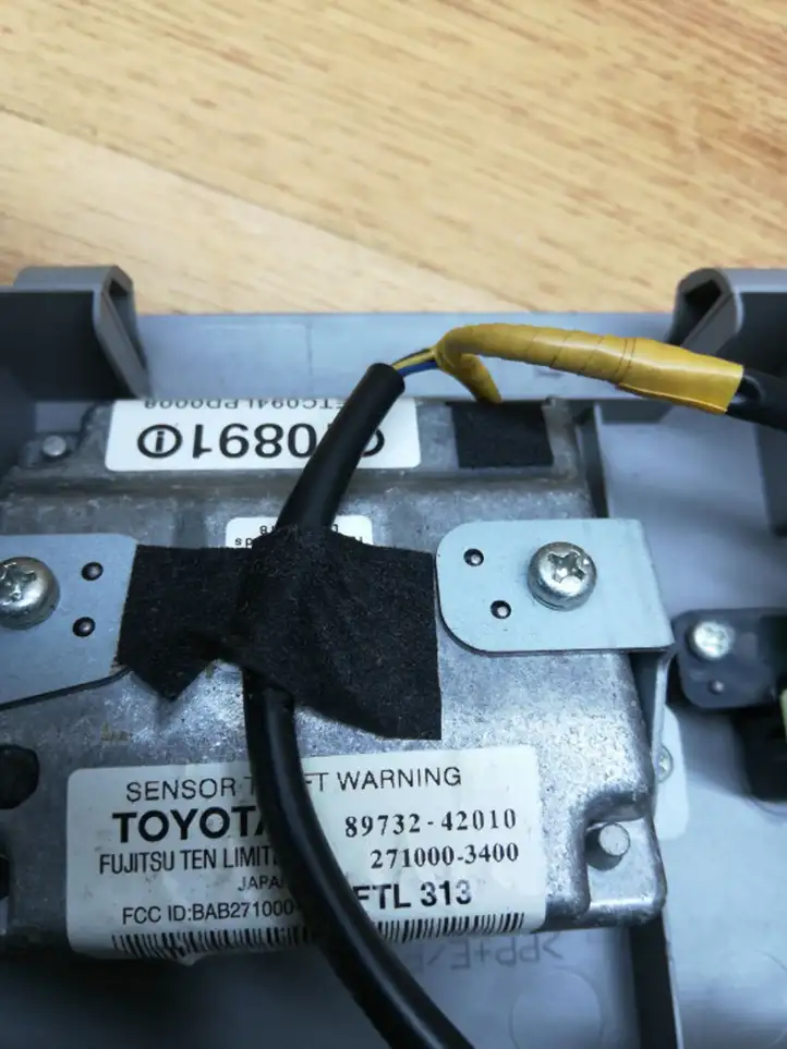 Toyota RAV 4 (XA30) (2006 - 2016) 8973242010 Передняя подсветка — фото 4
