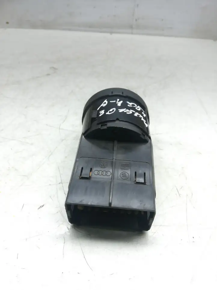 Audi A4 S4 B7 8E 8H (2004 - 2009) BK78E0941531 Включатель фонарей — фото 3
