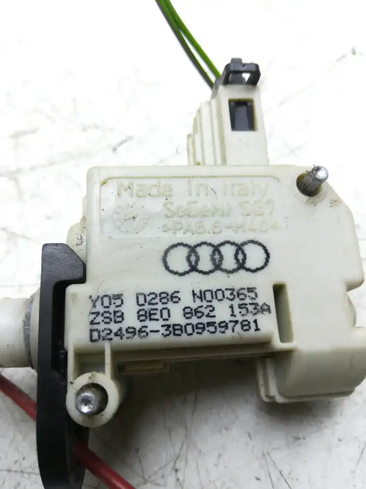 Audi A4 S4 B7 8E 8H (2004 - 2009) 8E0862153A Замок крышки топливного бака — фото 2