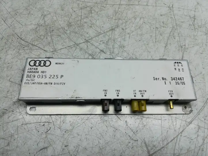 Audi A4 S4 B7 8E 8H (2004 - 2009) 8E9035225P Усилитель антенны — фото 1