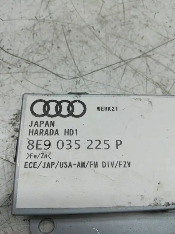 Audi A4 S4 B7 8E 8H (2004 - 2009) 8E9035225P Усилитель антенны — фото 4