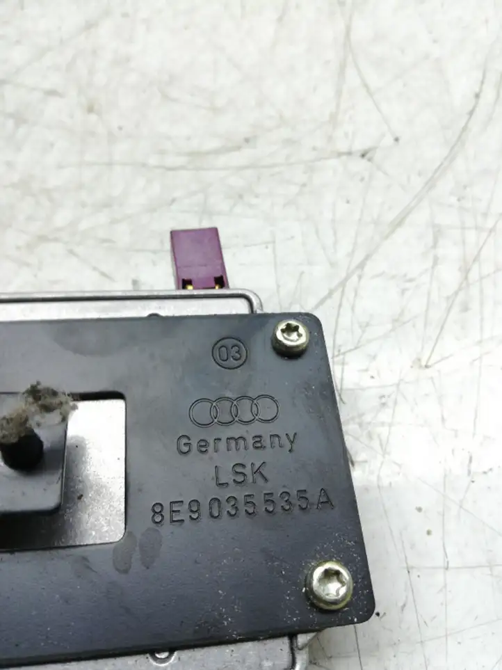 Audi A4 S4 B7 8E 8H (2004 - 2009) 8E0035456B Усилитель антенны — фото 6