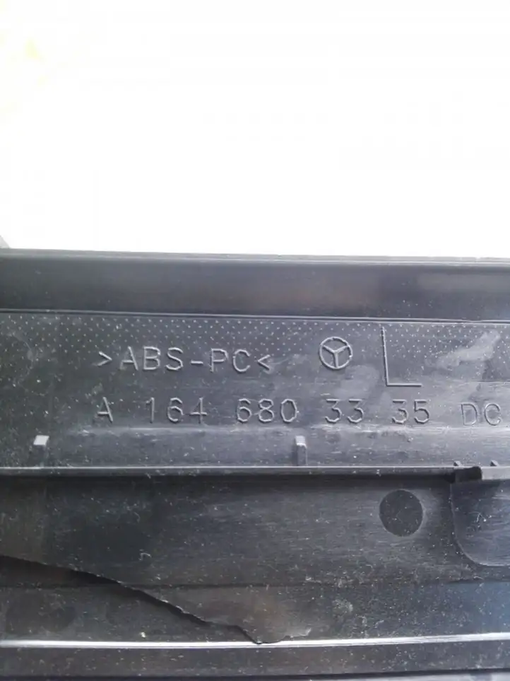 Mercedes-Benz ML W164 (2005 - 2011) A1646803335 Внутренняя отделка переднего порога — фото 2