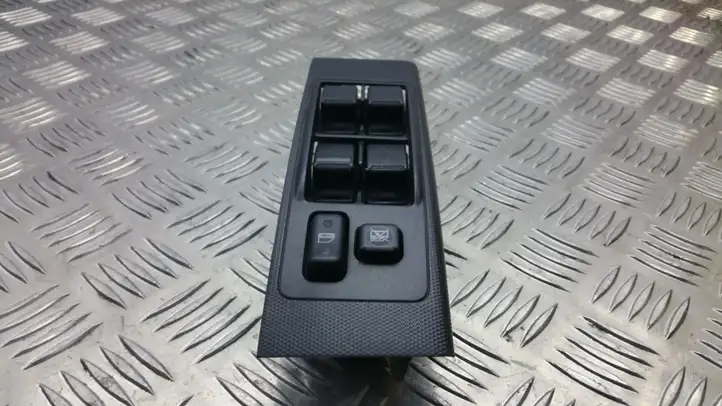 Toyota Corolla Verso AR10 (2004 - 2009) 848200F010 Блок кнопок стеклоподъемников — фото 2