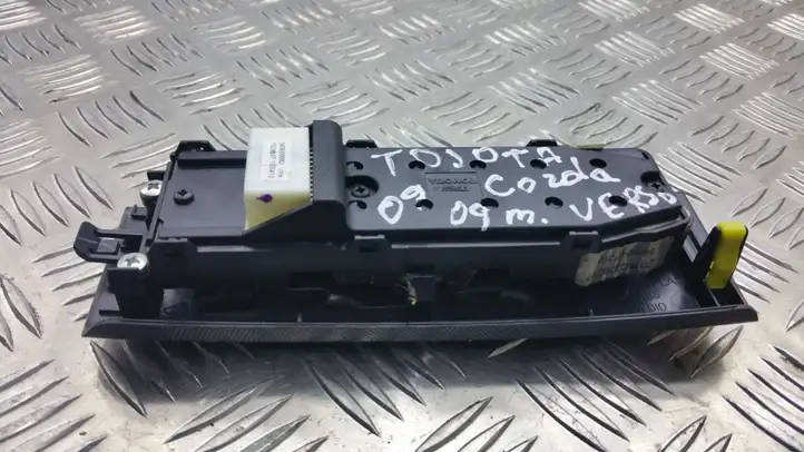 Toyota Corolla Verso AR10 (2004 - 2009) 848200F010 Блок кнопок стеклоподъемников — фото 3