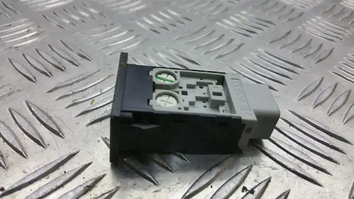 Toyota Corolla Verso AR10 (2004 - 2009) 153337 Кнопка обогрева стекла — фото 1