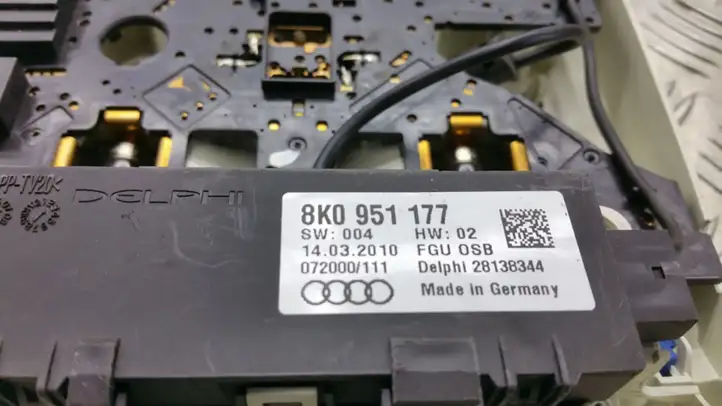 Audi A4 S4 B8 8K (2007 - 2011) 8T0947135A Передняя подсветка — фото 4