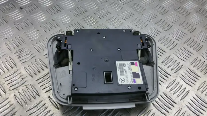 Mercedes-Benz CLK A209,C209 (2002 - 2009) A2098200501 Передняя подсветка — фото 4