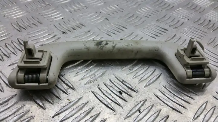 Toyota Auris 150 (2006 - 2012) 6746838010 Потолочная ручка передняя — фото 2