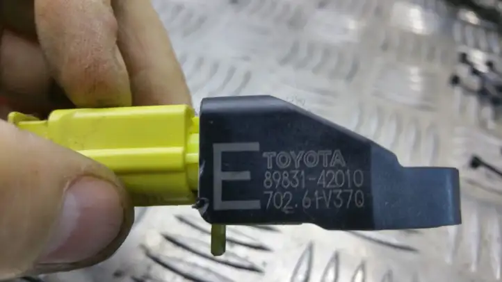 Toyota RAV 4 (XA30) (2006 - 2016) 8983142010 Датчик удара SRS — фото 2