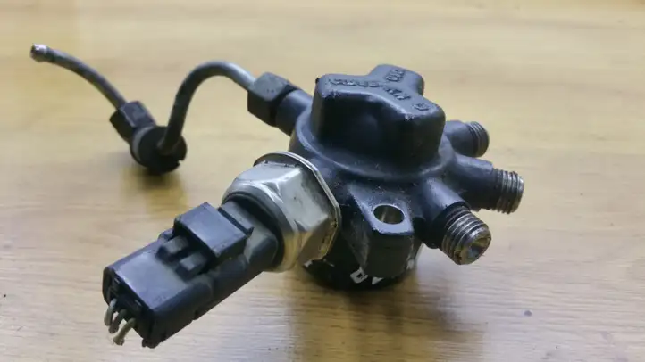 Ford Focus (2005 - 2008) 4M5Q9D280DB Магистральная топливная трубка — фото 3