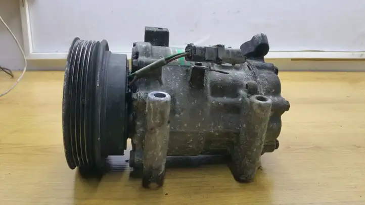 Renault Modus (2004 - 2007) 8200365787 Компрессор (насос) кондиционера воздуха — фото 1