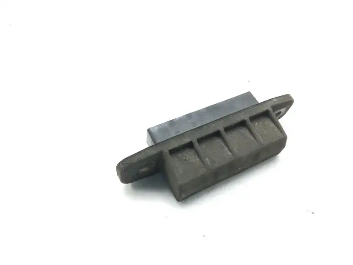 Toyota Auris 150 (2006 - 2012) 0505U76 Кнопка закрытия крышки багажника — фото 1