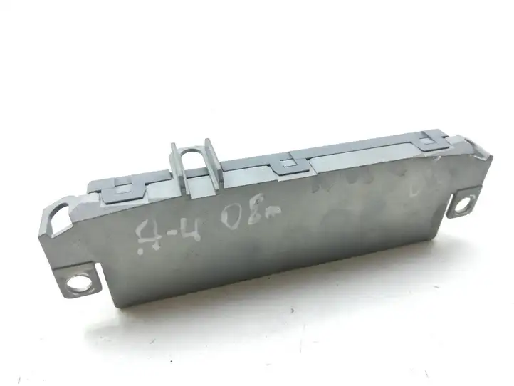 Audi A4 S4 B8 8K (2007 - 2011) 8K5035225J Усилитель антенны — фото 1