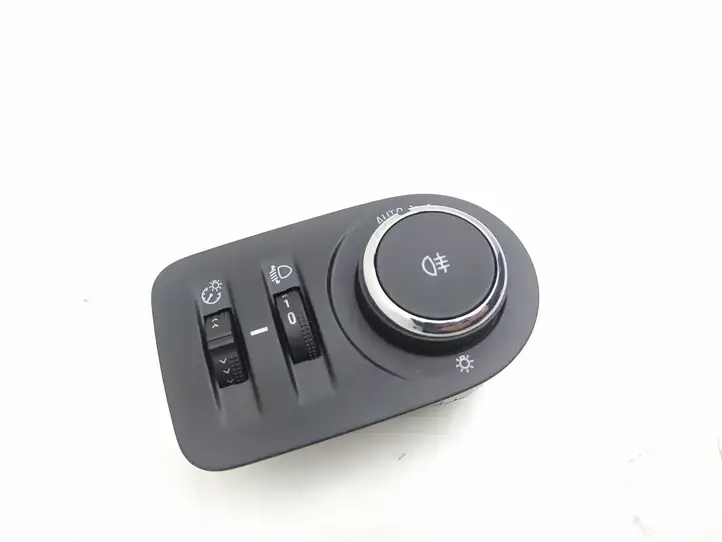 Opel Astra K (2015 - 2020) 39050762 Включатель фонарей — фото 1
