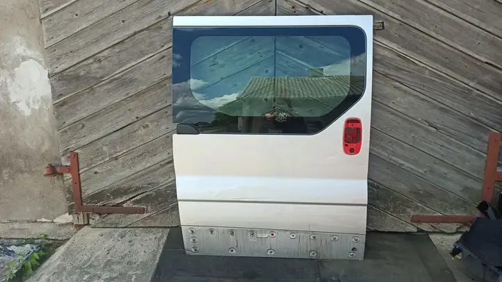 Opel Vivaro (2006 - 2014) Боковая раздвижная дверь — фото 1