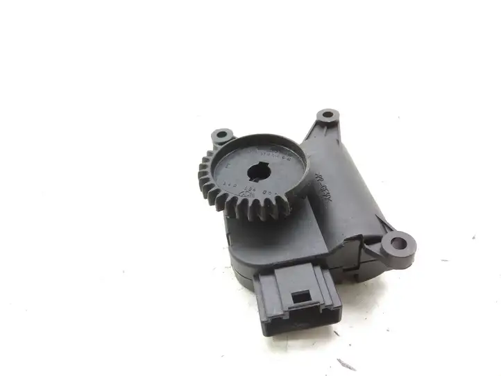 Seat Ibiza III (6L) (2002 - 2008) 0132801357 Двигатель задвижки потока воздуха — фото 2