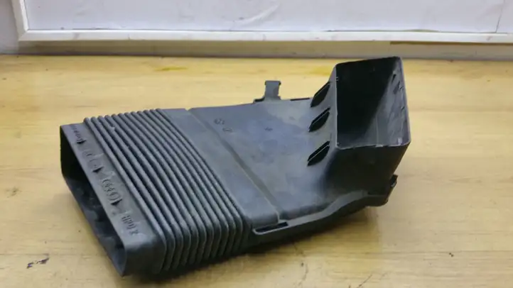 Audi A4 S4 B7 8E 8H (2004 - 2009) 8E0129617 Детали воздухозаборника — фото 1