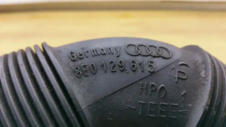 Audi A4 S4 B7 8E 8H (2004 - 2009) 8E0129615 Трубки интеркулера / Шланги интеркулера — фото 4