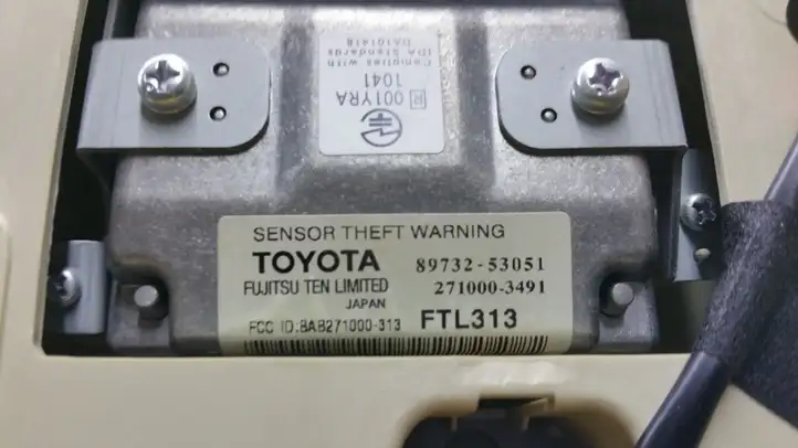 Lexus IS 220D-250-350 (2005 - 2010) 8973253051 Передняя подсветка — фото 3