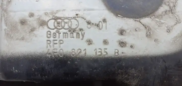 Audi A6 S6 C6 4F (2004 - 2008) 4F0821135B Крепление крыла — фото 2