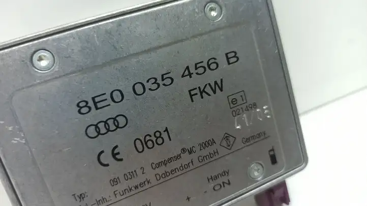 Audi A6 S6 C6 4F (2004 - 2008) 8E0035456B Усилитель антенны — фото 2