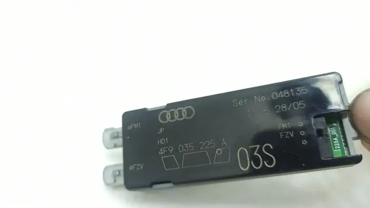 Audi A6 S6 C6 4F (2004 - 2008) 4F9035225A Усилитель антенны — фото 3