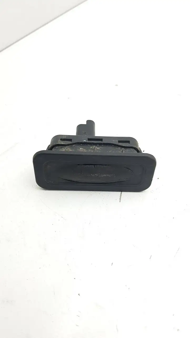 Renault Latitude (L70) (2010 - 2014) 8200076256 Кнопка закрытия крышки багажника — фото 1