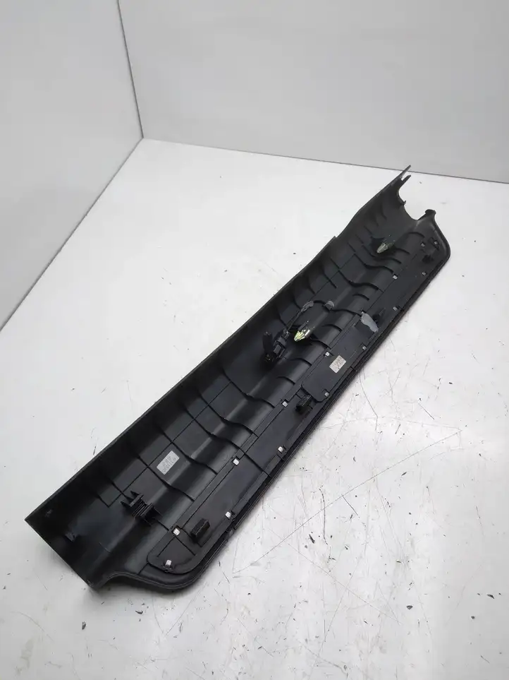 Kia Optima (2010 - 2013) 858812T100 Внутренняя отделка переднего порога — фото 2