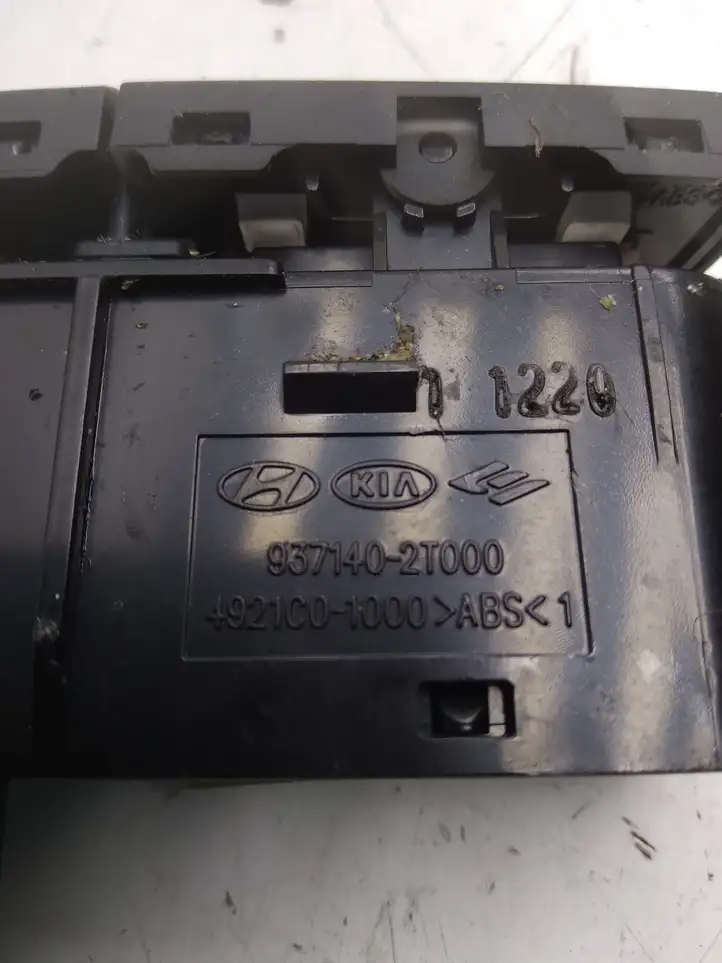 Kia Optima (2010 - 2013) 9371402T000 Включатель обогрева — фото 3