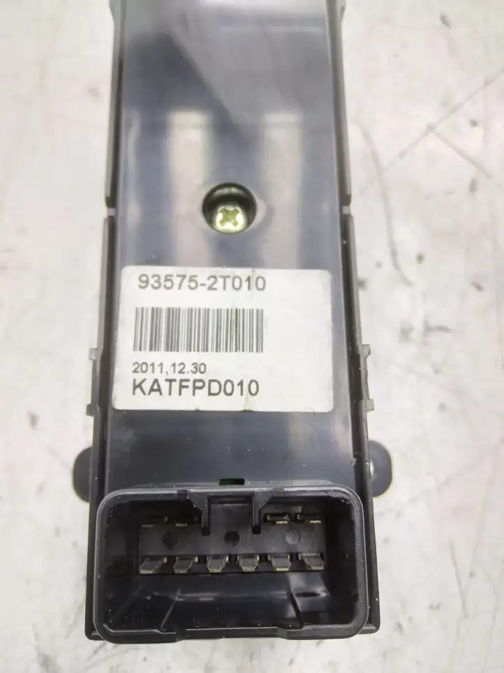 Kia Optima (2010 - 2013) 935752T010 Кнопка стеклоподъемников — фото 2