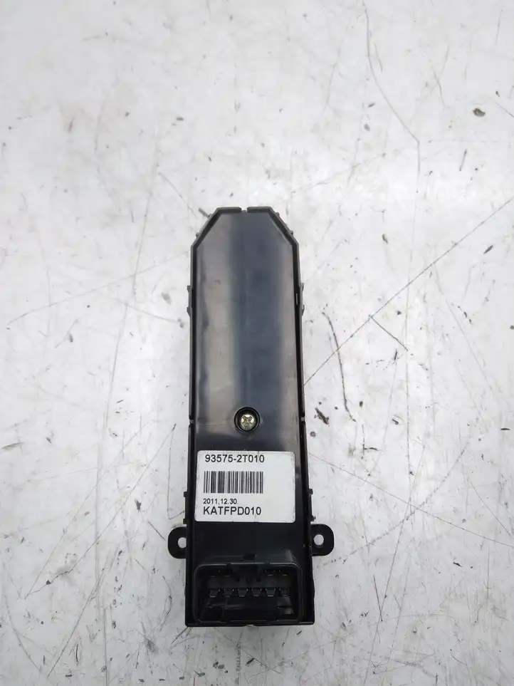 Kia Optima (2010 - 2013) 935752T010 Кнопка стеклоподъемников — фото 3