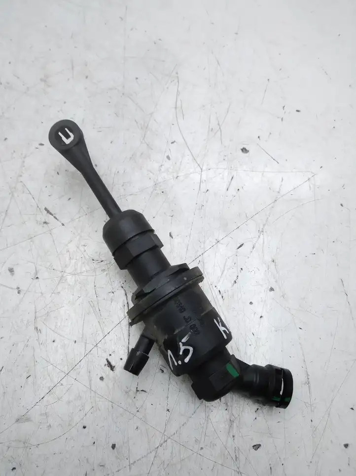 Nissan Qashqai (2010 - 2013) Главный цилиндр сцепления — фото 1