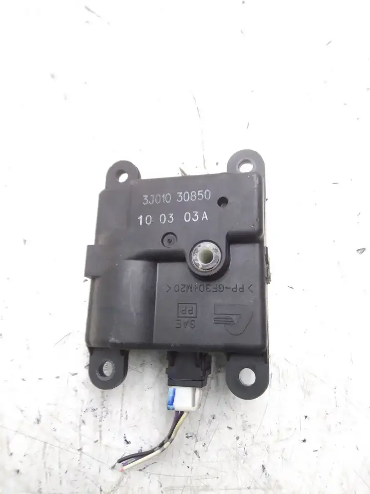 Nissan Qashqai (2010 - 2013) 3J01030850 Двигатель задвижки потока воздуха — фото 2