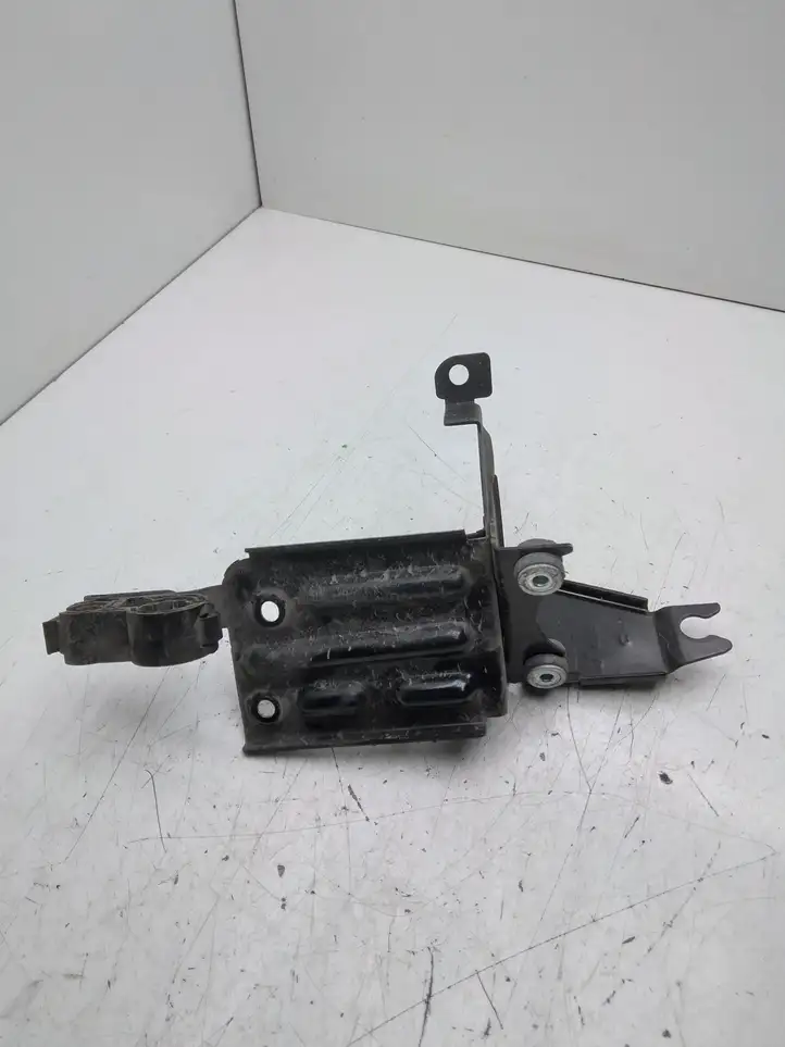 Seat Ibiza IV (6J,6P) (2008 - 2017) 6R1614235C Кронштейн блока ABS — фото 3