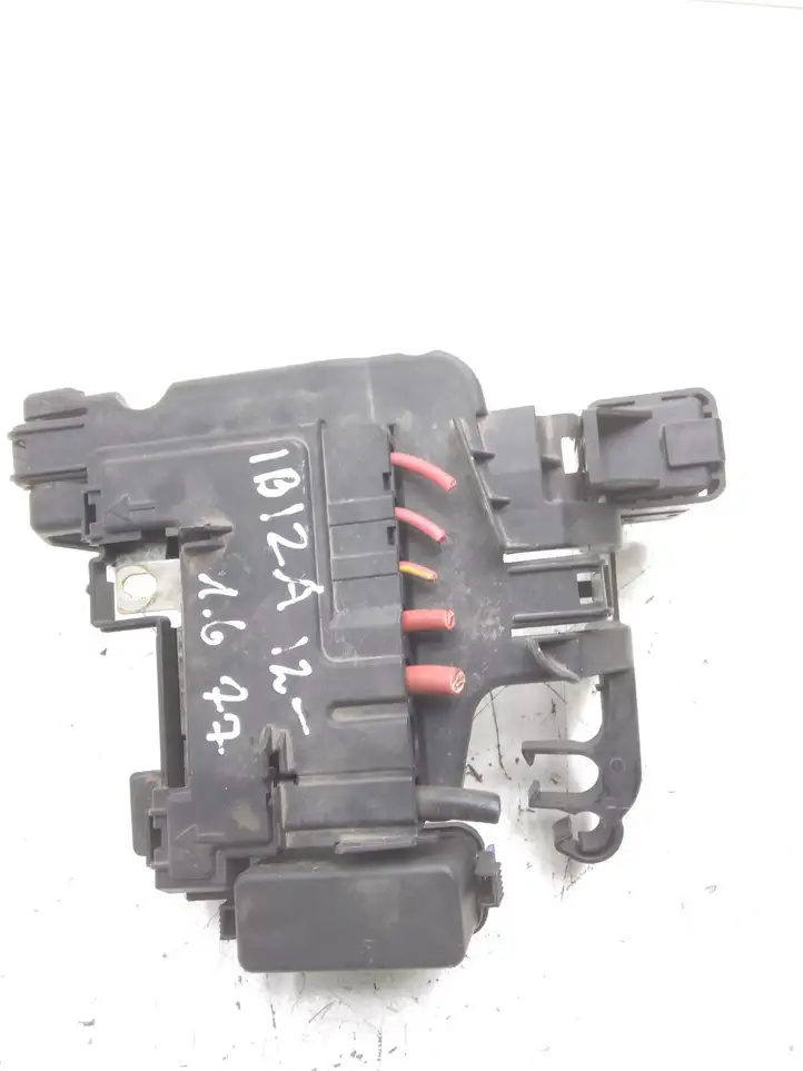 Seat Ibiza IV (6J,6P) (2008 - 2017) 6R0915345E Блок предохранителей — фото 1