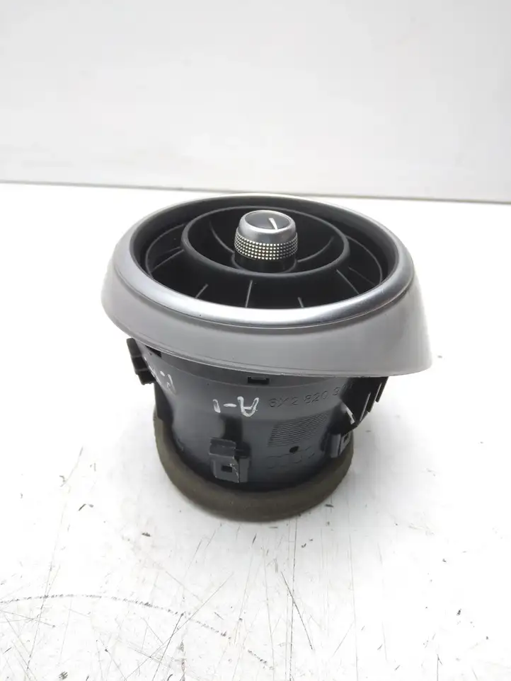 Audi A1 (2010 - 2014) 8X2820901 Боковой воздушный дефлектор — фото 3