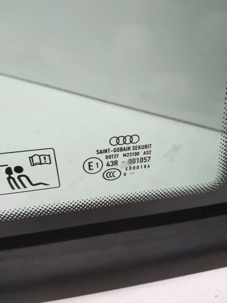 Audi A1 (2010 - 2014) Заднее боковое стекло — фото 2