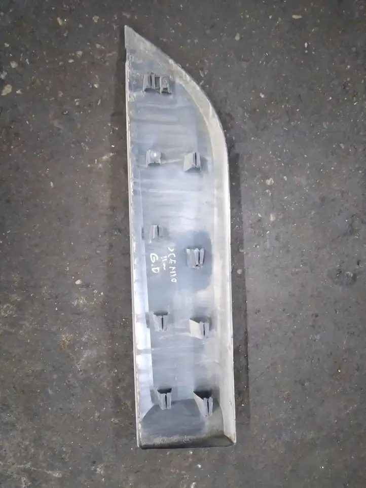 Renault Scenic III - Grand scenic III (2009 - 2016) 828760009R Молдинги задней двери — фото 3