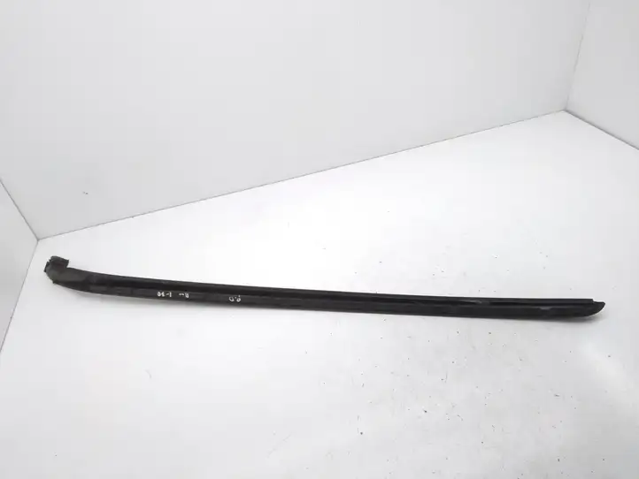 Hyundai i30 (2007 - 2012) 861322L000 Накладка стоек лобового стекла — фото 2