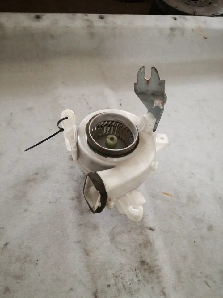 Toyota Prius (XW20) (2003 - 2009) 8713047070 электрический вентилятор батареи автомобиля — фото 1