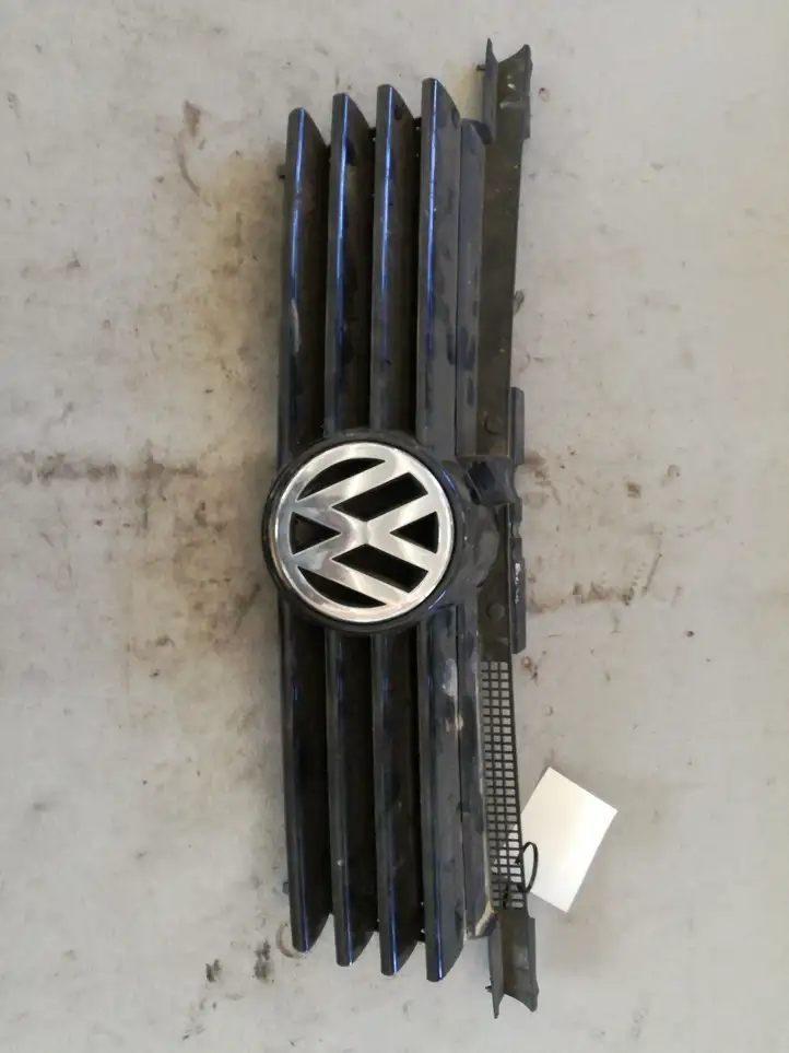 Volkswagen Bora (1998 - 2005) 1J5853651F Верхняя решетка радиатора — фото 1