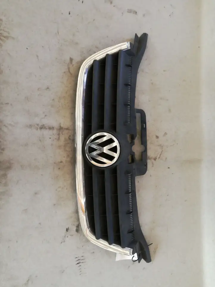 Volkswagen Touran I (2003 - 2010) 1T0853651 Верхняя решетка радиатора — фото 1