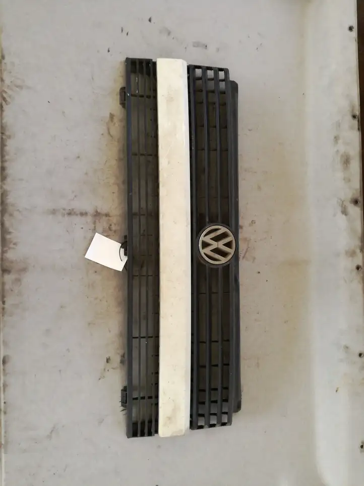 Volkswagen Transporter - Caravelle T4 (1990 - 2003) 701853653 Верхняя решетка радиатора — фото 1