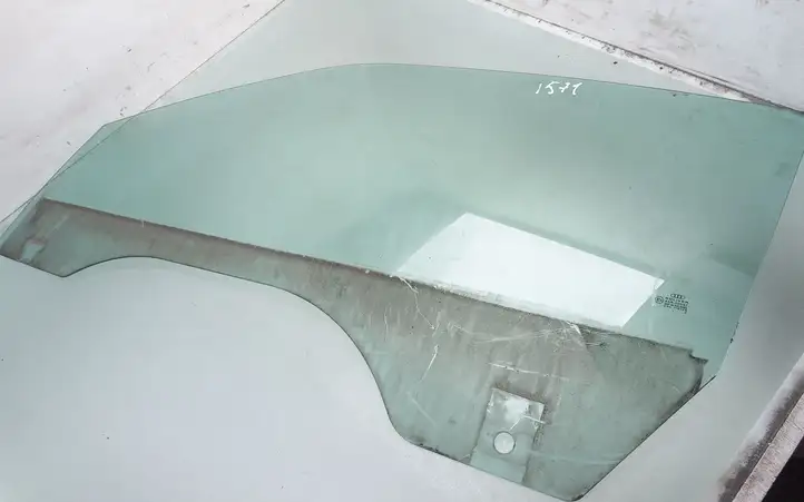 Audi A4 (2000 - 2006)  AS2 Основное стекло передних дверей (двухдверного автомобиля)