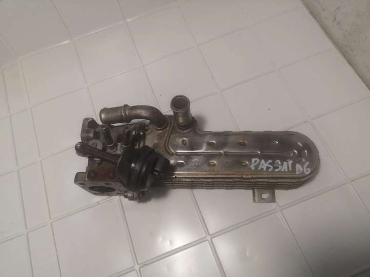 Volkswagen PASSAT B6 (2005 - 2010)  03G131513J Охладитель EGR