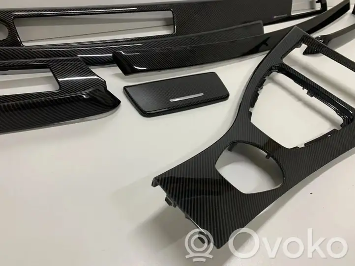 BMW 3 E90 E91    Декоративная планка