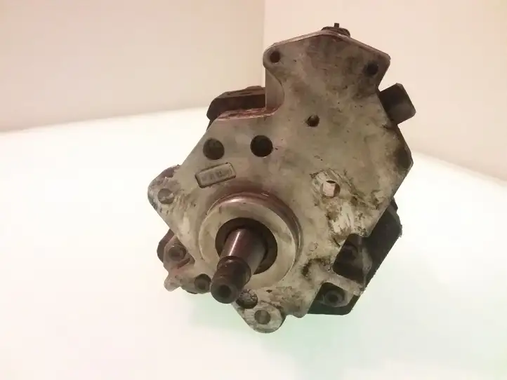 Renault Megane II (2002 - 2005)  8200108225 Топливный насос