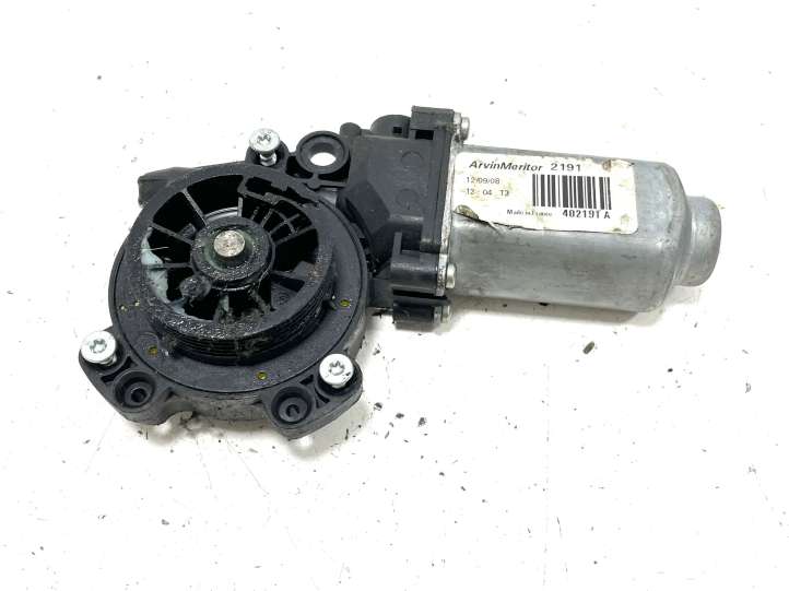 402191A Nissan Qashqai Galinis varikliukas langų pakėlėjo