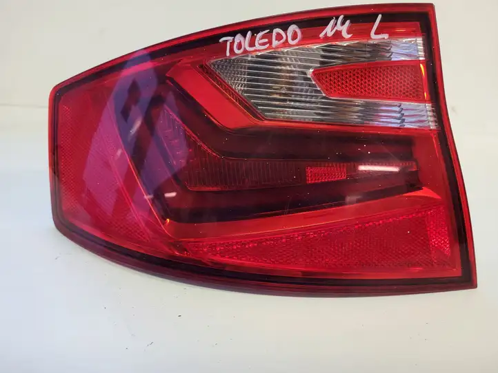 Seat Toledo IV (NH) (2011 - ) Задний фонарь в крышке багажника — фото 1